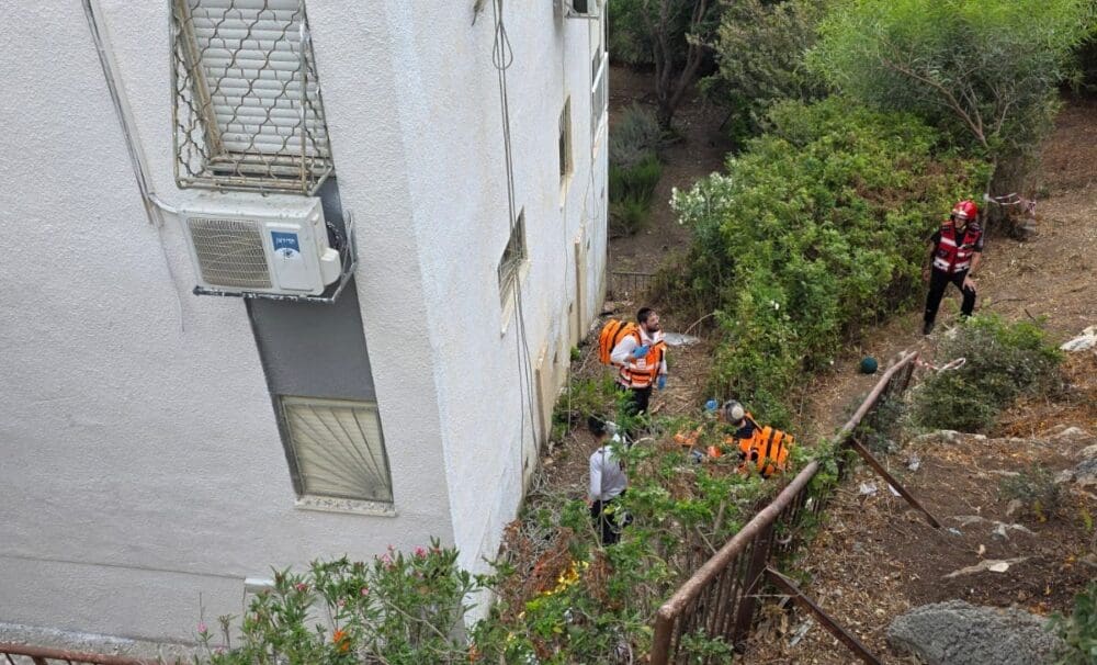 פועל נפל מגובה בחיפה (צילום: איחוד הצלה)