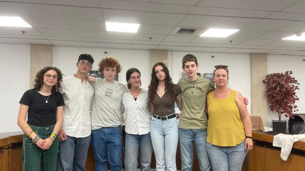 נועה פריד- מנחת המועצה
ברק ורסמן, עדי אוגינץ, זואי פסלב,אלעד מוחין, 
דן אטיאס, תמר טנדלר שגי ( צילום: עיריית חיפה)