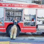 לוחם אש של כבאות והצלה – אילוסטרציה (צילום: שרון לייבל)