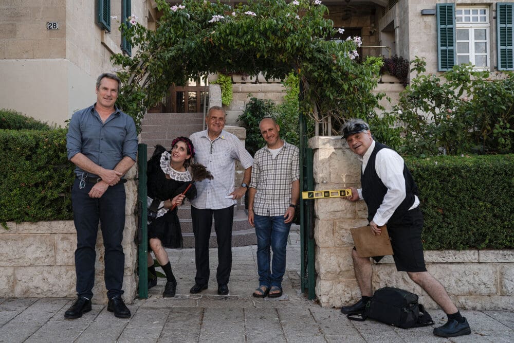 מימין - אלון כהן, יאיר עמיצור, יותם יקיר, אפרת הרמלין, רני בנדר (צילום: ג'ני כצנר, מוזאוני חיפה)