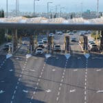 הכניסה הדרומית למנהרות הכרמל מחוף הכרמל (צילום: שרון לייבל)