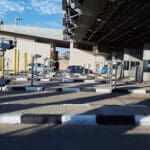 מחסומי ומצלמות הכניסה למנהרות הכרמל (צילום: שרון לייבל)