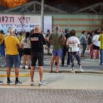 מיקרופון, חטופים, BringThemHomeNow, החזרה, כיכר, שלט, סרט, צהוב, תמיכה, הזדהות, קהילה, אירוע, מחאה, שקט, יחד, תקווה, ריכוז, מטה, תמונות, עצרת, הפגנה, חרבות ברזל, משפחות, מנהרה, מלחמה, אוקטובר, שלטים, רחובות, עיר, פוסטרים, לב, שבור, געגוע, עכשיו, דגלים, נאומים, קהל, במה, זעקה, שולחן, מדבקות, סטיקר, הביתה, חולצות, הפקרה, עיסקה, עסקה