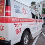מגן דוד אדום, מד"א, חולה, חולים, מחלה, איחוד הצלה, הצלה, אמבולנס, חובש, פראמדיק, מתנדב, לב, התמוטט, שבץ, התקף, חירום, רפואה, עזרה ראשונה, פינוי, רפואי, חבישה, החייאה, דפיברילטור, רופא, רפואה, תרופות, אלונקה, תאונה, נט״ן, טיפול נמרץ, 101