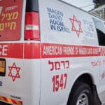 מגן דוד אדום, מד"א, חולה, חולים, מחלה, איחוד הצלה, הצלה, אמבולנס, חובש, פראמדיק, מתנדב, לב, התמוטט, שבץ, התקף, חירום, רפואה, עזרה ראשונה, פינוי, רפואי, חבישה, החייאה, דפיברילטור, רופא, רפואה, תרופות, אלונקה, תאונה, נט״ן, טיפול נמרץ, 101