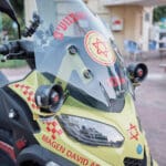 מגן דוד אדום, מד"א, חולה, חולים, מחלה, איחוד הצלה, הצלה, אמבולנס, חובש, פראמדיק, מתנדב, לב, התמוטט, שבץ, התקף, חירום, רפואה, עזרה ראשונה, פינוי, רפואי, חבישה, החייאה, דפיברילטור, רופא, רפואה, תרופות, אלונקה, תאונה,  נט״ן, טיפול נמרץ,  קטנוע, שכונה, שכונות, כונן, כוננות, מהיר, 101