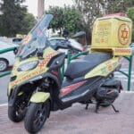 מגן דוד אדום, מד"א, חולה, חולים, מחלה, איחוד הצלה, הצלה, אמבולנס, חובש, פראמדיק, מתנדב, לב, התמוטט, שבץ, התקף, חירום, רפואה, עזרה ראשונה, פינוי, רפואי, חבישה, החייאה, דפיברילטור, רופא, רפואה, תרופות, אלונקה, תאונה,  נט״ן, טיפול נמרץ,  קטנוע, שכונה, שכונות, כונן, כוננות, מהיר, 101