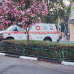 מגן דוד אדום, מד"א, חולה, חולים, מחלה, איחוד הצלה, הצלה, אמבולנס, חובש, פראמדיק, מתנדב, לב, התמוטט, שבץ, התקף, חירום, רפואה, עזרה ראשונה, פינוי, רפואי, חבישה, החייאה, דפיברילטור, רופא, רפואה, תרופות, אלונקה, תאונה,  נט״ן, טיפול נמרץ,  שכונה, שכונות, נווה שאנן, נו״ש, 101