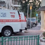 מגן דוד אדום, מד"א, חולה, חולים, מחלה, איחוד הצלה, הצלה, אמבולנס, חובש, פראמדיק, מתנדב, לב, התמוטט, שבץ, התקף, חירום, רפואה, עזרה ראשונה, פינוי, רפואי, חבישה, החייאה, דפיברילטור, רופא, רפואה, תרופות, אלונקה, תאונה, נט״ן, טיפול נמרץ, 101