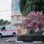 מגן דוד אדום, מד"א, חולה, חולים, מחלה, איחוד הצלה, הצלה, אמבולנס, חובש, פראמדיק, מתנדב, לב, התמוטט, שבץ, התקף, חירום, רפואה, עזרה ראשונה, פינוי, רפואי, חבישה, החייאה, דפיברילטור, רופא, רפואה, תרופות, אלונקה, תאונה, נט״ן, טיפול נמרץ, שכונה, שכונות, נווה שאנן, נו״ש, 101