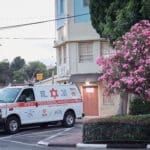 מגן דוד אדום, מד"א, חולה, חולים, מחלה, איחוד הצלה, הצלה, אמבולנס, חובש, פראמדיק, מתנדב, לב, התמוטט, שבץ, התקף, חירום, רפואה, עזרה ראשונה, פינוי, רפואי, חבישה, החייאה, דפיברילטור, רופא, רפואה, תרופות, אלונקה, תאונה,  נט״ן, טיפול נמרץ,  שכונה, שכונות, נווה שאנן, נו״ש, 101