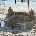 ים, חופש, חוף, שמש, חול, גלים, מים, שלווה, רוגע, כיף, אופק, שקיעה, בריזה, סירה, שחייה, שיזוף, משחק, ילדים, צדפים, שקט, מרחב, טורקיז, דג, צלילה, שנורקל, גלשן, גלישה, קייט סרפ, סאפ, ספורט ימי, כדורעף חופים, טיילת, נופש, התרעננות, חתירה, מציל, הצלה, צולל, גולש, משתזף, משתזפת, משתזפים, שרב, חמסין, ארטיק, כפכפים, מדוזות, גל, מצופים, מצוף, טובע, טביעה, סערה, מערבולת, מערבולות, גאות,  טבע, כיסא נוח, מיצגים בחול, חול, פיסול, פסלֿ, ארמונות, ארמון, ילדים, הורים
