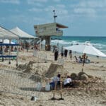 ים, חופש, חוף, שמש, חול, גלים, מים, שלווה, רוגע, כיף, אופק, שקיעה, בריזה, סירה, שחייה, שיזוף, משחק, ילדים, צדפים, שקט, מרחב, טורקיז, דג, צלילה, שנורקל, גלשן, גלישה, קייט סרפ, סאפ, ספורט ימי, כדורעף חופים, טיילת, נופש, התרעננות, חתירה, מציל, הצלה, צולל, גולש, משתזף, משתזפת, משתזפים, שרב, חמסין, ארטיק, כפכפים, מדוזות, גל, מצופים, מצוף, טובע, טביעה, סערה, מערבולת, מערבולות, גאות,  טבע, כיסא נוח, מיצגים בחול, חול, פיסול, פסלֿ, ארמונות, ארמון, ילדים, הורים