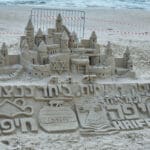 ים, חופש, חוף, שמש, חול, גלים, מים, שלווה, רוגע, כיף, אופק, שקיעה, בריזה, סירה, שחייה, שיזוף, משחק, ילדים, צדפים, שקט, מרחב, טורקיז, דג, צלילה, שנורקל, גלשן, גלישה, קייט סרפ, סאפ, ספורט ימי, כדורעף חופים, טיילת, נופש, התרעננות, חתירה, מציל, הצלה, צולל, גולש, משתזף, משתזפת, משתזפים, שרב, חמסין, ארטיק, כפכפים, מדוזות, גל, מצופים, מצוף, טובע, טביעה, סערה, מערבולת, מערבולות, גאות, טבע, כיסא נוח, מיצגים בחול, חול, פיסול, פסלֿ, ארמונות, ארמון, ילדים, הורים