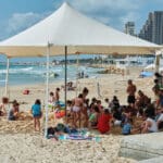 ים, חופש, חוף, שמש, חול, גלים, מים, שלווה, רוגע, כיף, אופק, שקיעה, בריזה, סירה, שחייה, שיזוף, משחק, ילדים, צדפים, שקט, מרחב, טורקיז, דג, צלילה, שנורקל, גלשן, גלישה, קייט סרפ, סאפ, ספורט ימי, כדורעף חופים, טיילת, נופש, התרעננות, חתירה, מציל, הצלה, צולל, גולש, משתזף, משתזפת, משתזפים, שרב, חמסין, ארטיק, כפכפים, מדוזות, גל, מצופים, מצוף, טובע, טביעה, סערה, מערבולת, מערבולות, גאות, טבע, כיסא נוח, חול, הורים, ילדים
