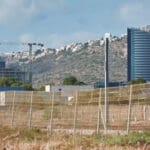 חיפה דרום, כניסה, עמוד, חשמל, חשמול רכבות, תשתית, תשתיות, רכבת ישראל, כביש החוף, כביש 2, סכנה, איכות חיים, גישה לחוף, גישה, ים, תושבי, תושבים, ממשלה, משרד התחבורה, פיתוח, מפרץ , טירת כרמל, רכבת, רכבות, פסי רכבת, מסילה, מסילת, מאבק, עירייה, עיריה , עינת קליש, יונה יהב, עיריית חיפה