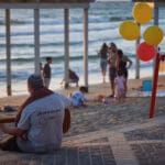 בלון, בלונים, מוזיקה, מוסיקה, גיטרה, דתי, כיפה, מנגן, נגינה, ים, חופש, חוף, שמש, חול, גלים, מים, שלווה, רוגע, כיף, אופק, שקיעה, בריזה, סירה, שחייה, שיזוף, משחק, ילדים, צדפים, שקט, מרחב, טורקיז, דג, צלילה, שנורקל, גלשן, גלישה, קייט סרפ, סאפ, ספורט ימי, כדורעף חופים, טיילת, נופש, התרעננות, חתירה, מציל, הצלה, צולל, גולש, משתזף, משתזפת, משתזפים, שרב, חמסין, ארטיק, כפכפים, מדוזות, גל, מצופים, מצוף, טובע, טביעה, סערה, מערבולת, מערבולות, גאות, טבע, כיסא נוח, מטקות, שקיעה, זוגות, זוג, ספורט, פעלול, מטקה