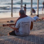 בלון, בלונים, מוזיקה, מוסיקה, גיטרה, דתי, כיפה, מנגן, נגינה, ים, חופש, חוף, שמש, חול, גלים, מים, שלווה, רוגע, כיף, אופק, שקיעה, בריזה, סירה, שחייה, שיזוף, משחק, ילדים, צדפים, שקט, מרחב, טורקיז, דג, צלילה, שנורקל, גלשן, גלישה, קייט סרפ, סאפ, ספורט ימי, כדורעף חופים, טיילת, נופש, התרעננות, חתירה, מציל, הצלה, צולל, גולש, משתזף, משתזפת, משתזפים, שרב, חמסין, ארטיק, כפכפים, מדוזות, גל, מצופים, מצוף, טובע, טביעה, סערה, מערבולת, מערבולות, גאות,  טבע, כיסא נוח, מטקות, שקיעה, זוגות, זוג, ספורט, פעלול, מטקה