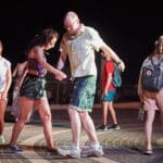 ריקוד, ים, חופש, חוף, שמש, חול, גלים, מים, שלווה, רוגע, כיף, שקיעה, מסיבה, בריזה
