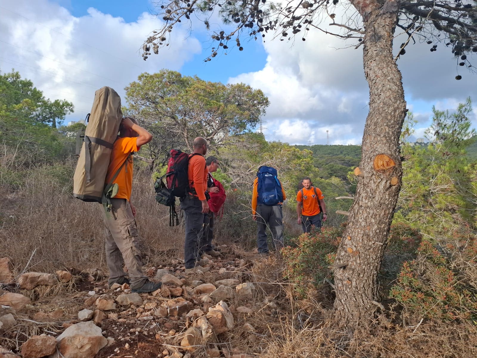 חילוץ בנחל יגור: מטייל שפרק את כתפו פונה מהשטח 10/8/25 (צילום: יחידת החילוץ גליל כרמל)חילוץ בנחל יגור: מטייל שפרק את כתפו פונה מהשטח 10/8/25 (צילום: יחידת החילוץ גליל כרמל)