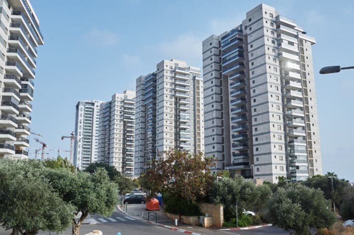 שכונה חדשה, צל, הצללה, שמש, חום, אדריכלות, אכלוס, אזורי מסחר, אזורי תעסוקה, אזורי יוקרה, איכות הסביבה, בנייה ירוקה, בנייה, בניינים גבוהים, בניינים חדשים, בנייה מודרנית, בנייה חדשה, בנייה לגובה, בינוי, בינוי פינוי, ג'נטריפיקציה, גורד שחקים, דירות, הגדלת צפיפות, התחדשות עירונית, ותיקים, חידוש פני העיר, חיפה, ישן מול חדש, יזם, יזמות, כבישים, מגורים, מבנים, מבנים גבוהים, מגדלי מגורים, מגדלים, מגדלים בחיפה, מגדלים חדשים, נדל"ן, נגישות, סביבה עירונית, עולים חדשים, עיר, עירייה, עליית ערך הנכסים, פיתוח, פיתוח עירוני, פינוי, פינוי בינוי, צמיחה דמוגרפית, קבלן, רמת הנשיא, רמת חיים, שיפוץ, שדרוג, שכונות חדשות, תושבים חדשים, תכנון, תמ"א 38, תחבורה ציבורית, תיקון, תשתיות, חידוש, רב קומות