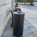 צל, הצללה, חום, שמש, ספסל, ישיבה, יושבים, יושב, נגישות, גישה, מרכז מסחרי, זבל, נקיון, פינוי אשפה, שפ״ע, חזות העיר, צל, הצללה, שמש, חום, חם