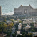 קו הים של שכונת נווה דוד וחוף הכרמל (צילום: שרון לייבל)