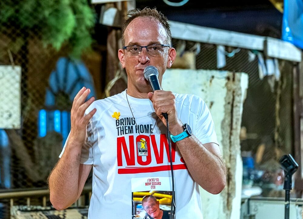 ריצה חברתית לשובם של החטופים בחוף "דדו" בחיפה (צילום: רן דמבו, מטה המשפחות למען החזרת החטופים והנעדרים בחיפה).