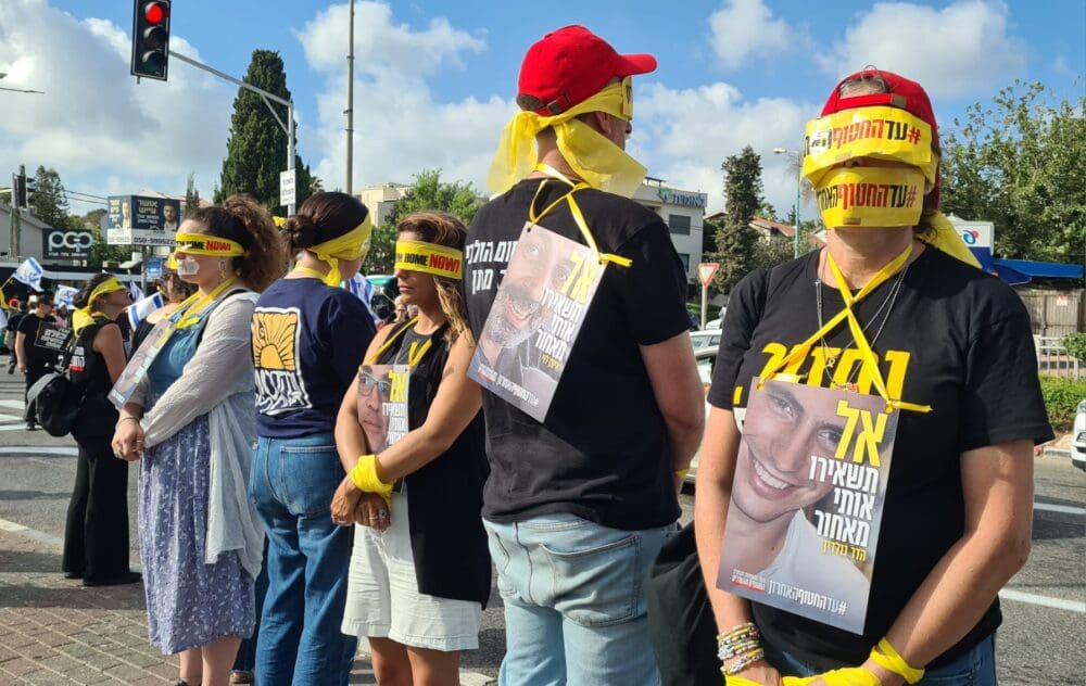 מחאה למען השבת החטופים במרכז זיו בנו"ש (צילום: יעל הורוביץ)