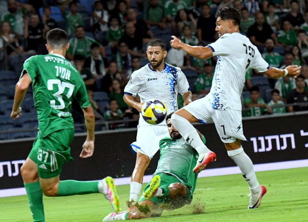 נראתה רע מאוד: מכבי חיפה הפסידה בבית 2:0 לבני ריינה (צילום: יוסף (ג'ו) הירש).