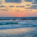 ים, חופש, חוף, שמש, חול, גלים, מים, שלווה, רוגע, כיף, אופק, שקיעה, בריזה, סירה, שחייה, שיזוף, משחק, ילדים, צדפים, שקט, מרחב, טורקיז, דג, צלילה, שנורקל, גלשן, גלישה, קייט סרפ, סאפ, ספורט ימי, כדורעף חופים, טיילת, נופש, התרעננות, חתירה, מציל, הצלה, צולל, גולש, משתזף, משתזפת, משתזפים, שרב, חמסין, ארטיק, כפכפים, מדוזות, גל, מצופים, מצוף, טובע, טביעה, סערה, מערבולת, מערבולות, גאות,  טבע, כיסא נוח, מטקות, מטקה, אוגוסט, יולי, בילוי, ערב, בין ערביים, שקיעה