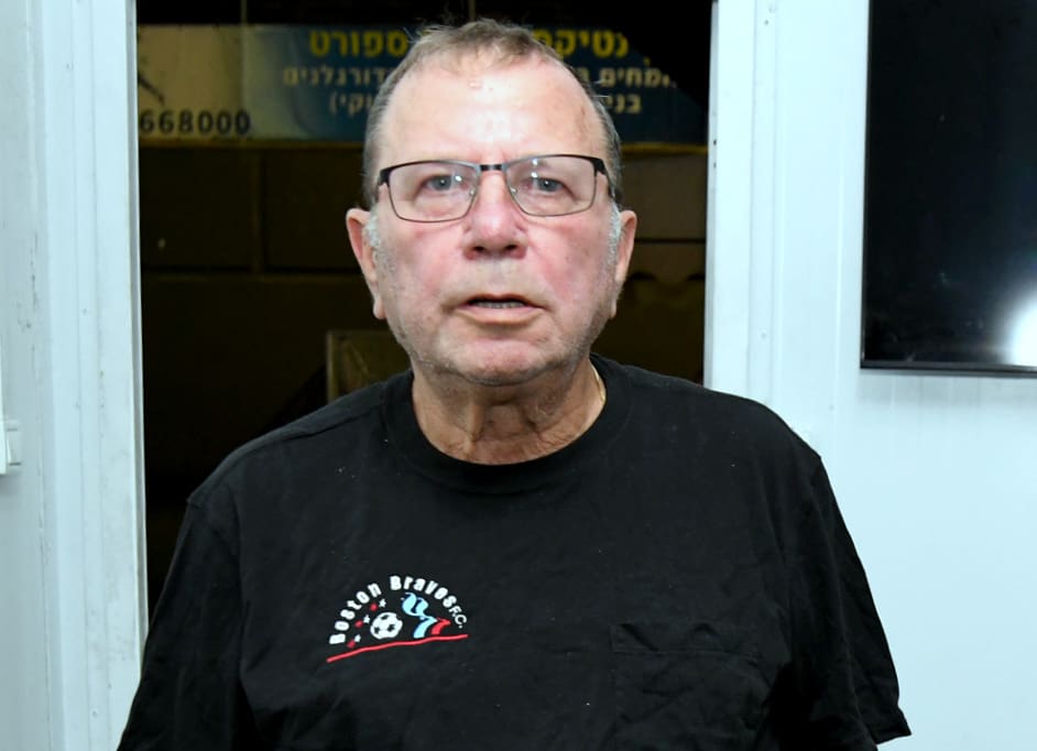 מרגש: אגדות מכבי חיפה הצדיעו לפצועי צה"ל מ"אחים לחיים" (צילום: יוסף (ג'ו) הירש).