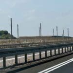 עמודים – חישמול הרכבת – מדרום לחיפה (צילום: ירון כרמי)