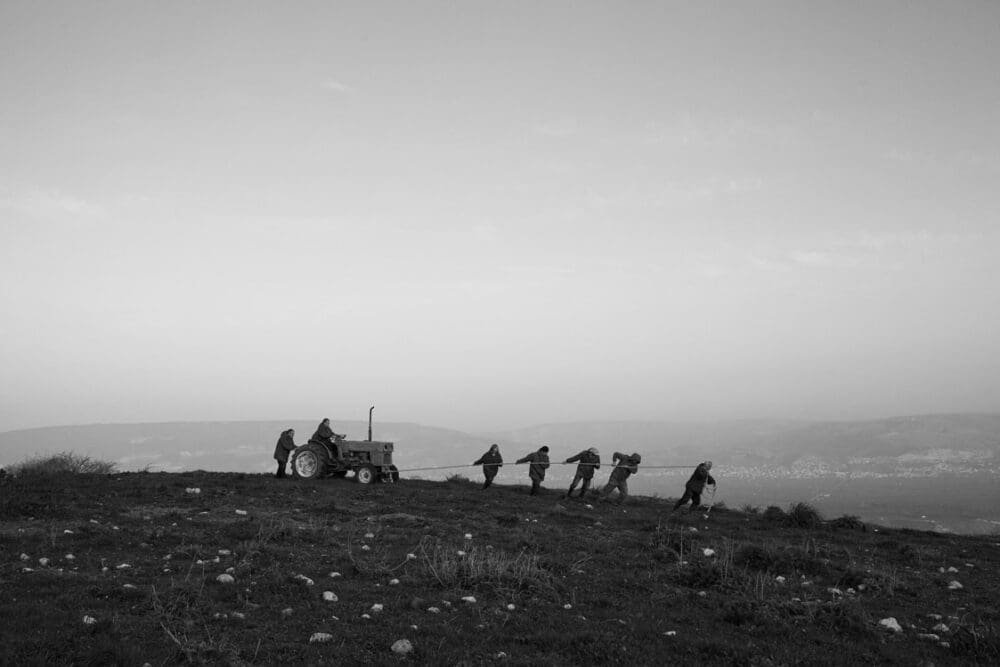 עודד הירש, טרקטור, 2014, קרדיט צילום: מוזיאון חיפה לאמנות)