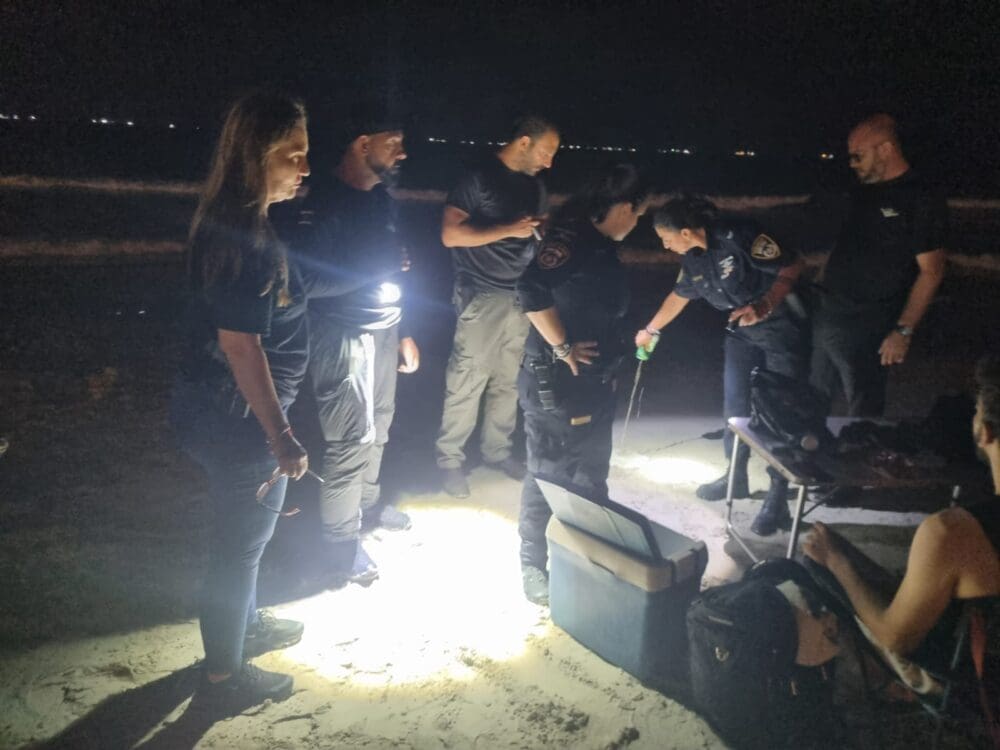 מבצע אכיפה בחוף (צילום: עיריית חיפה)