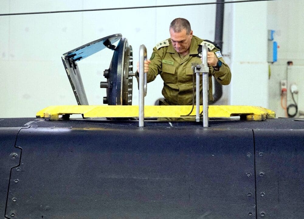 ביקור בחיפה: הרמטכ"ל אייל זמיר ביקר בבסיס חיל הים (צילום: דובר צה"ל).