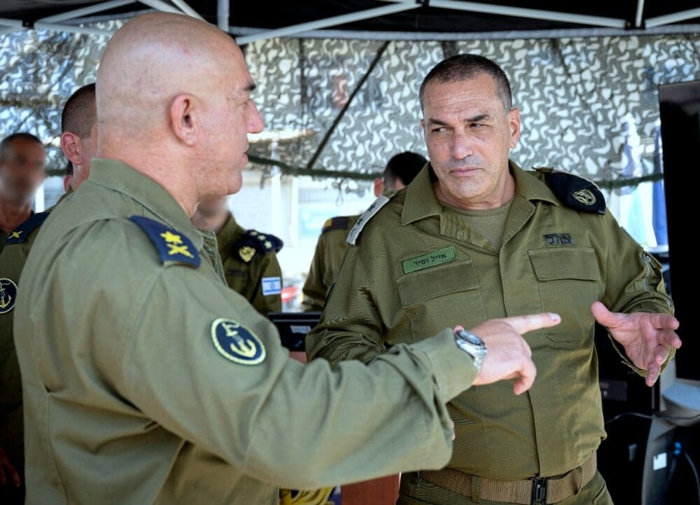 ביקור בחיפה: הרמטכ"ל אייל זמיר ביקר בבסיס חיל הים (צילום: דובר צה"ל).
