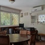 בבית אורית פרלמן – פינת עבודה ומחשב אשר בחדר המוסיקה (צילום: רחלי אורבך)