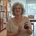אורית פרלמן – שרה ומנגנת בלוויית קסטנייטות (צילום: רחלי אורבך)