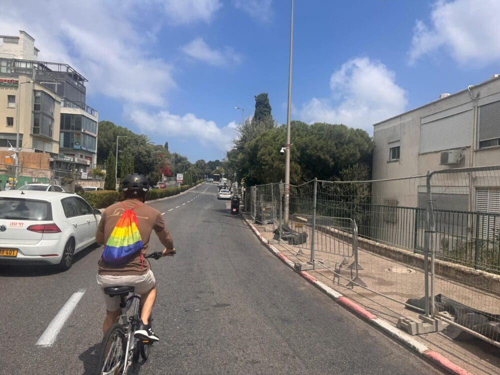 דרך הצועדים במוריה ללא יריעות שחורות (צילום: חי פה בשטח)
