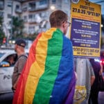 דגל, צבעי הגאווה, מצעד גאווה, מצעד הגאווה, גאווה, קהילה גאה, מצעד שוויון, זכויות להט"ב, קהילת הלהט"ב, דגלי גאווה, צבעי הקשת, חופש אהבה, שוויון זכויות, קהל מגוון, חגיגת גאווה, רחובות חיפה, מצעד בעיר, אהבה שוויון חופש, גיוון קהילתי, פסטיבל גאווה, גאווה בישראל, קוויר, LGBTQ