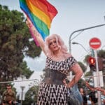 תחפושת, לבוש נשי, מצעד גאווה, מצעד הגאווה, גאווה, קהילה גאה, מצעד שוויון, זכויות להט"ב, קהילת הלהט"ב, דגלי גאווה, צבעי הקשת, חופש אהבה, שוויון זכויות, קהל מגוון, חגיגת גאווה, רחובות חיפה, מצעד בעיר, אהבה שוויון חופש, גיוון קהילתי, פסטיבל גאווה, גאווה בישראל, קוויר, LGBTQ