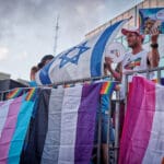 משאית, דגל, מצעד גאווה, מצעד הגאווה, גאווה, קהילה גאה, מצעד שוויון, זכויות להט"ב, קהילת הלהט"ב, דגלי גאווה, צבעי הקשת, חופש אהבה, שוויון זכויות, קהל מגוון, חגיגת גאווה, רחובות חיפה, מצעד בעיר, אהבה שוויון חופש, גיוון קהילתי, פסטיבל גאווה, גאווה בישראל, קוויר, LGBTQ
