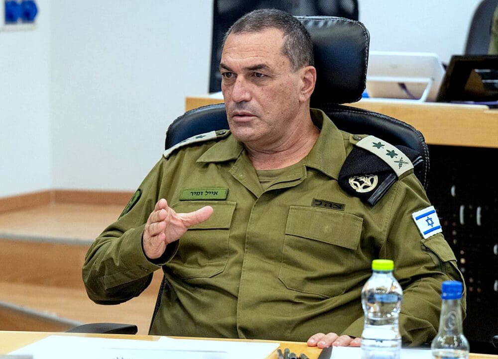 הרמטכ"ל אייל זמיר קיים הערכת מצב בפיקוד הצפון (צילום: דובר צה"ל).