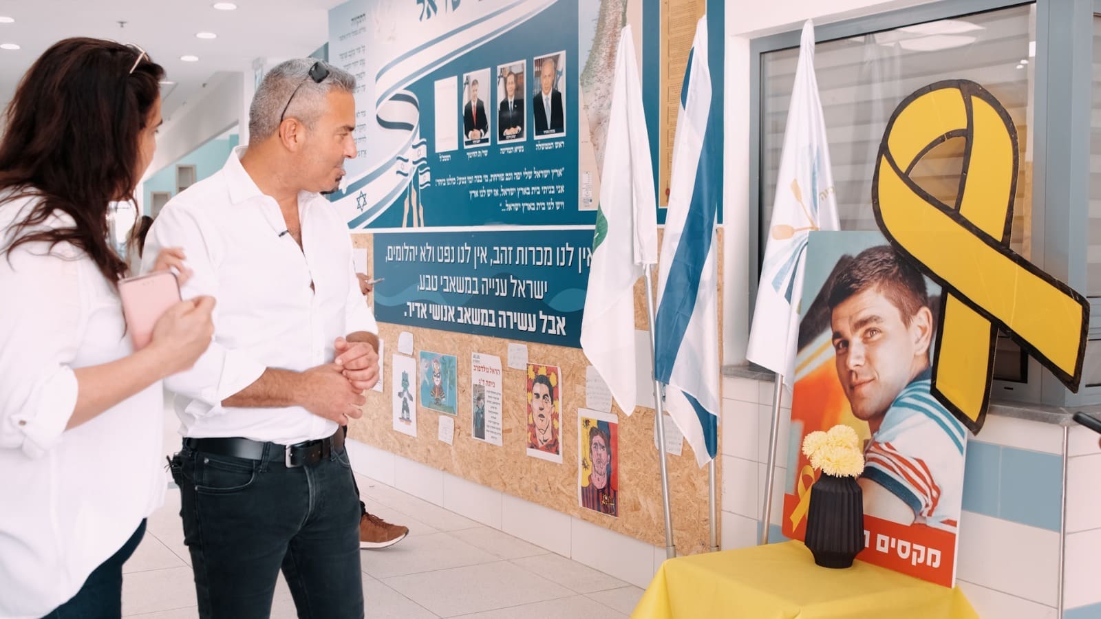 לבנו ביום החגיגי הזה עם 48 החטופים בהם תושב העיר מקסים הרקין (צילום: ע.טירת כרמל)