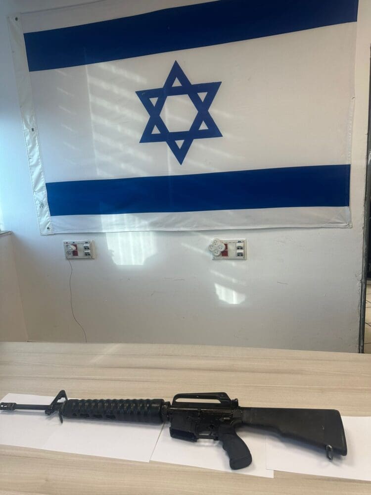 M-16 נתפס בחיפה (צילום: משטרת ישראל)