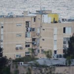 שיכונים, בניין דירות, בניין מגורים, דירות, מזגנים חיצוניים, דודי שמש, קולט שמש, גג בניין, חימום מים, מיזוג אוויר, מערכת סולארית, מבנה עירוני, תשתיות חשמל, בניין ישן, דוד שמש, גג, התחדשות, פינוי בינוי, ישן, שפרינצק, דרייפוסבניין מגורים, דירות, מזגנים חיצוניים, דודי שמש, קולטי שמש, גג בניין, חימום מים, מיזוג אוויר, מערכת סולארית, מבנה עירוני, תשתיות חשמל, בניין ישן, דוד שמש, גג, התחדשות, פינוי בינוי, ישן, שפרינצק, דרייפוס