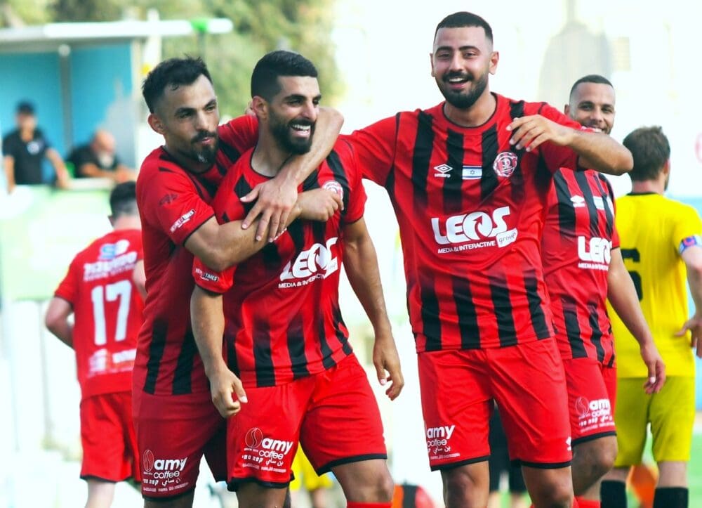 שחקני הפועל טירת הכרמל (צילום: באדיבות אבי רביבו). 