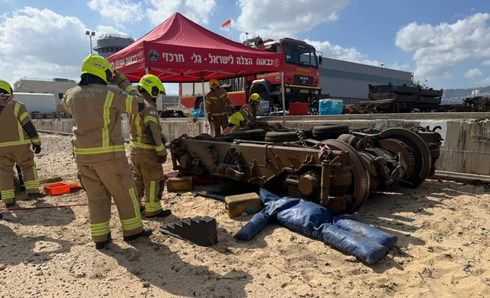 תרגיל משותף לכבאות והצלה וצוותי רכבת ישראל (צילום: כב"ה צפון)