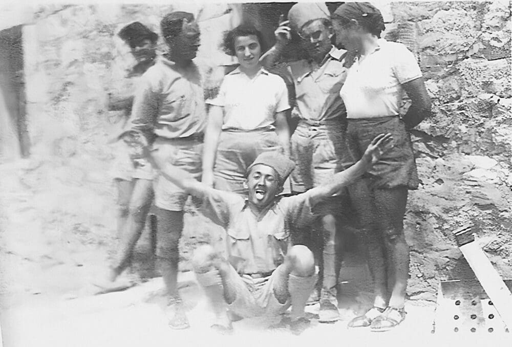 החלוצה סופי פיסקוס וחבריה להתיישבות ביערות הכרמל, 1937 (באדיבות נכדתה, נחמה אייגנר)